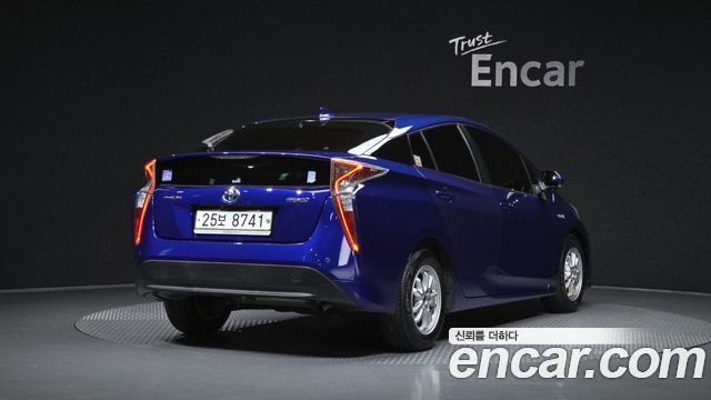Toyota Prius 2018 — photo 2