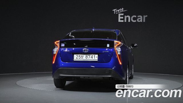 Toyota Prius 2018 — photo 4