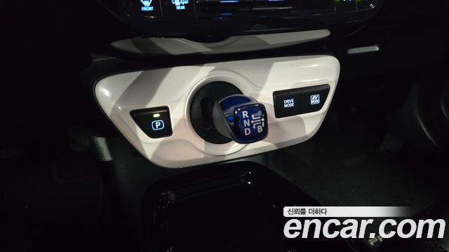 Toyota Prius 2018 — photo 12