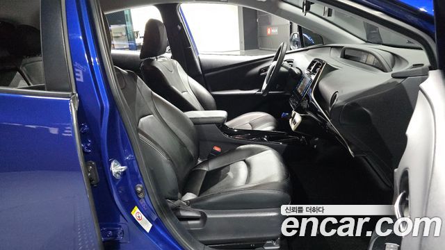 Toyota Prius 2018 — photo 18