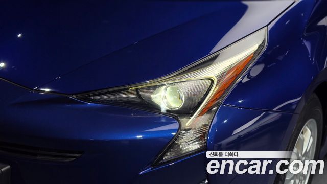 Toyota Prius 2018 — photo 8