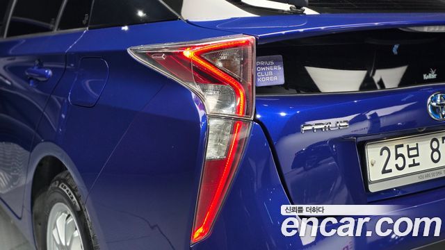 Toyota Prius 2018 — photo 9