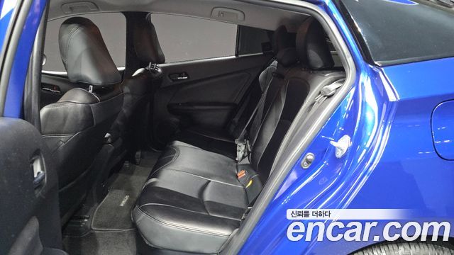 Toyota Prius 2018 — photo 16