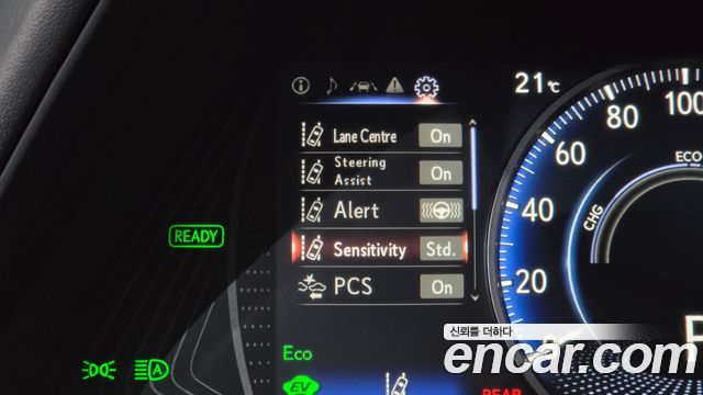 Lexus UX 2019 — photo 18