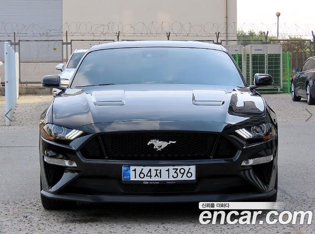 Ford Mustang 2020 — photo 1