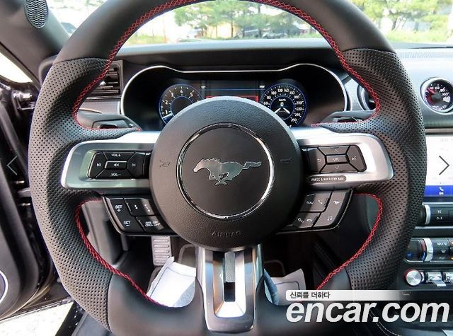Ford Mustang 2020 — photo 8