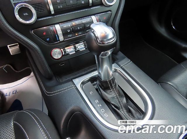 Ford Mustang 2020 — photo 10