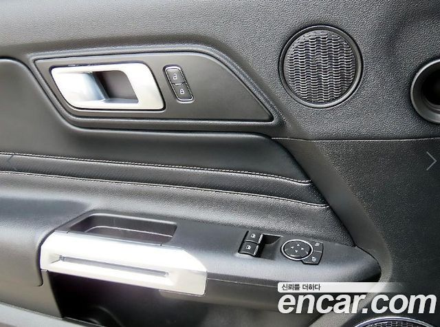 Ford Mustang 2020 — photo 11