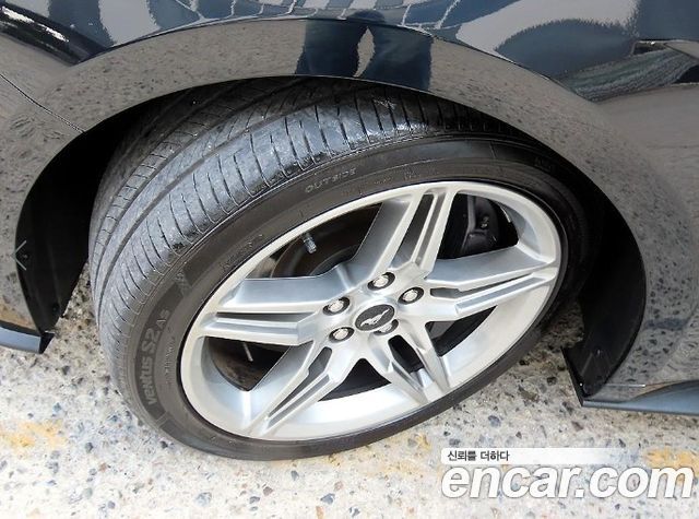 Ford Mustang 2020 — photo 18