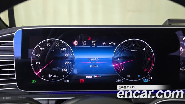 Mercedes-Benz GLE-Class 2023 — photo 11