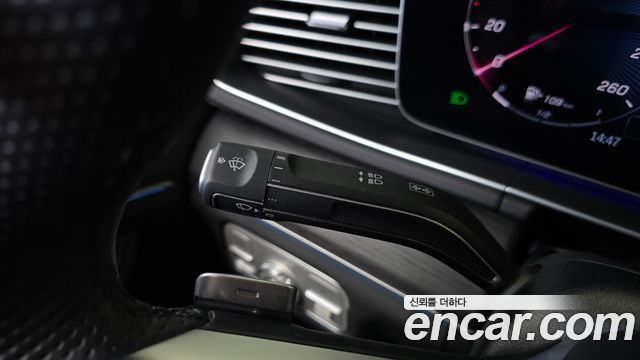 Mercedes-Benz GLE-Class 2023 — photo 28
