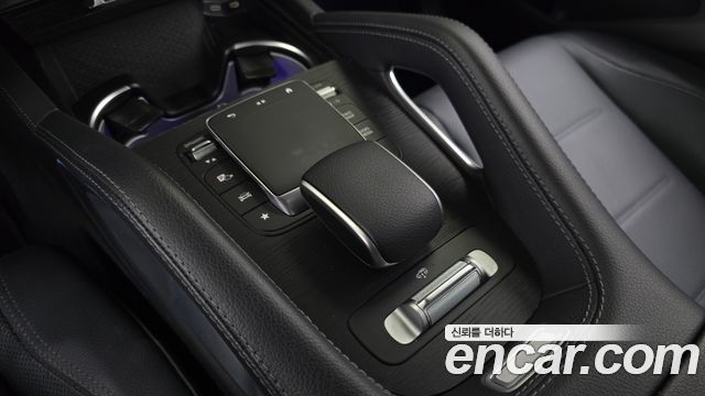 Mercedes-Benz GLE-Class 2023 — photo 32