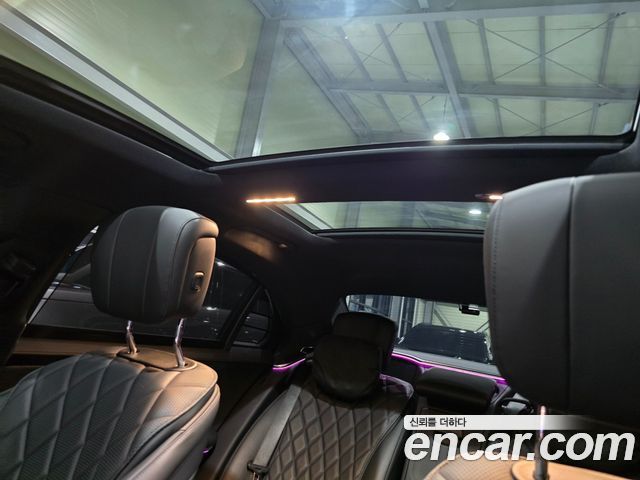 Mercedes-Benz S-Class 2023 — photo 11