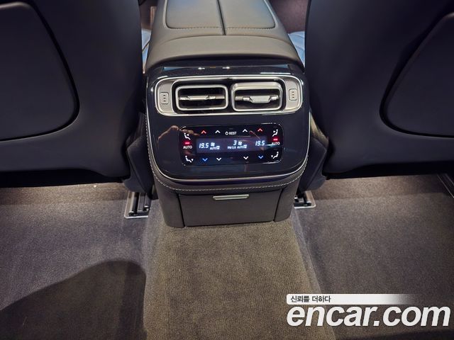 Mercedes-Benz S-Class 2023 — photo 13