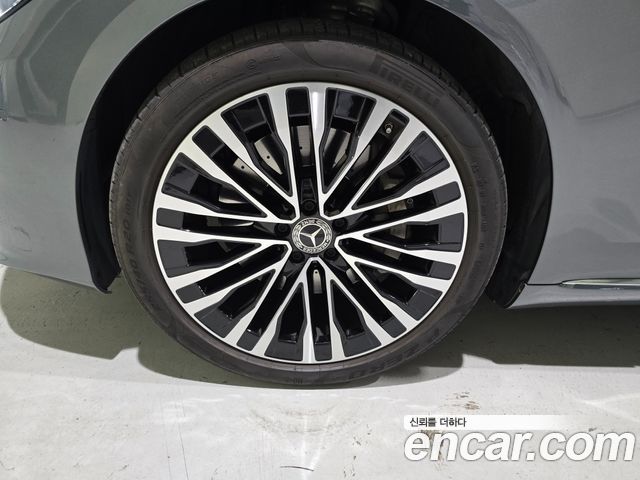 Mercedes-Benz S-Class 2023 — photo 18