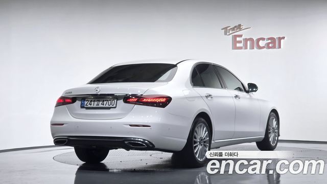 Mercedes-Benz E-Class 2022 — photo 2