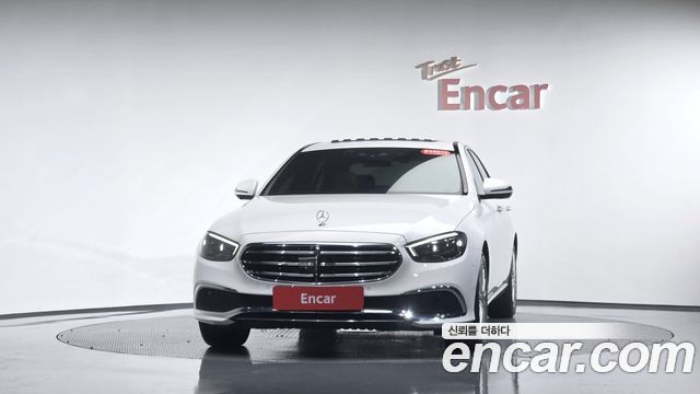 Mercedes-Benz E-Class 2022 — photo 3