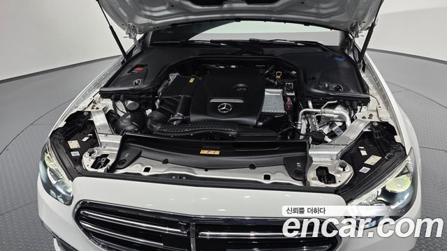 Mercedes-Benz E-Class 2022 — photo 6