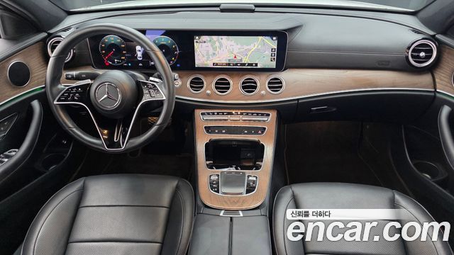 Mercedes-Benz E-Class 2022 — photo 10