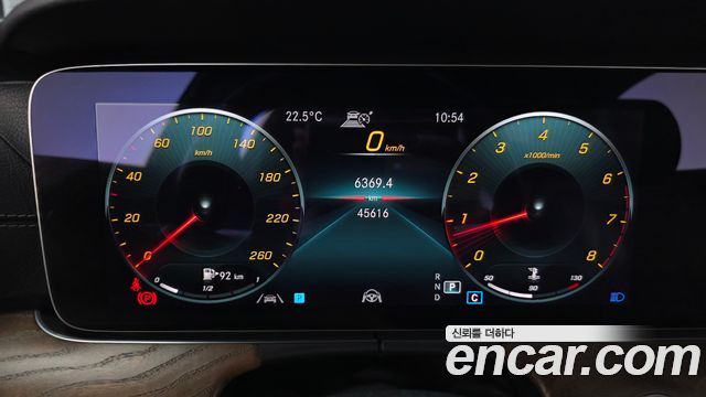Mercedes-Benz E-Class 2022 — photo 11