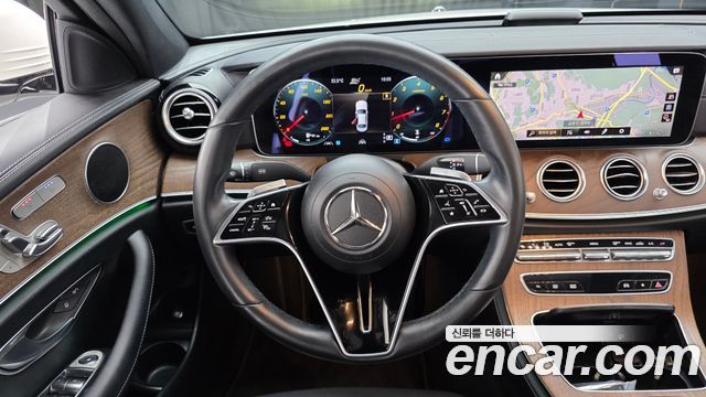 Mercedes-Benz E-Class 2022 — photo 19