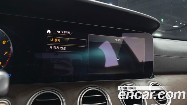 Mercedes-Benz E-Class 2022 — photo 22