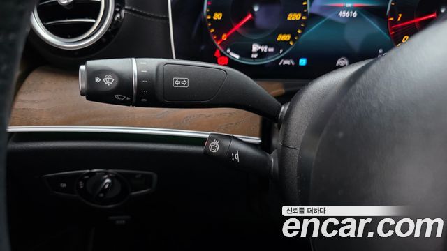 Mercedes-Benz E-Class 2022 — photo 26