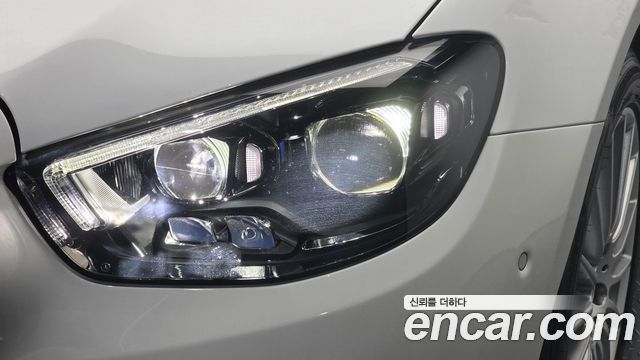 Mercedes-Benz E-Class 2022 — photo 8