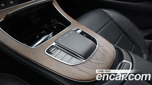 Mercedes-Benz E-Class 2022 — photo 27