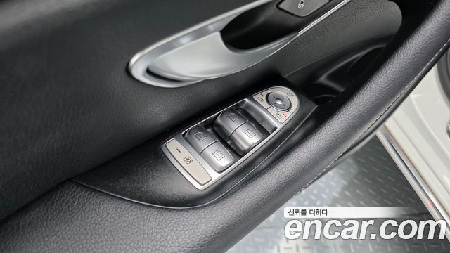 Mercedes-Benz E-Class 2022 — photo 30