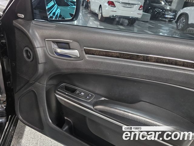 Chrysler 300C 2014 — photo 15