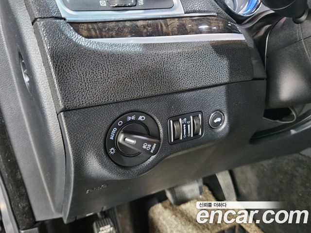 Chrysler 300C 2014 — photo 17