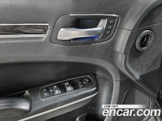 Chrysler 300C 2014 — photo 20
