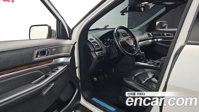 Ford Explorer 2018 — photo 10