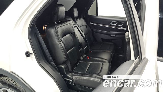 Ford Explorer 2018 — photo 12