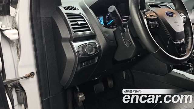 Ford Explorer 2018 — photo 13