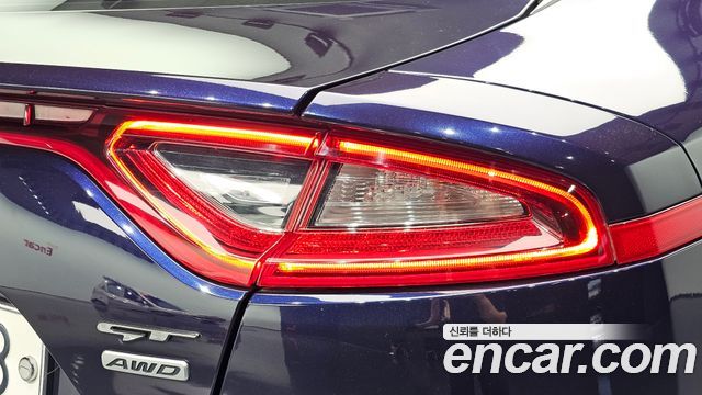 Kia Stinger 2018 — photo 9