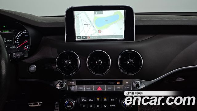 Kia Stinger 2018 — photo 31