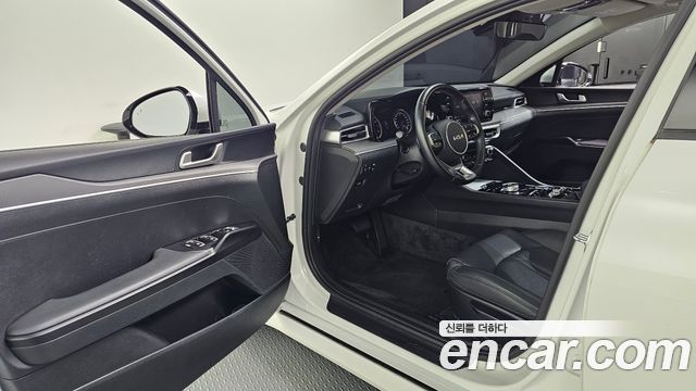 Kia K5 2023 — photo 10