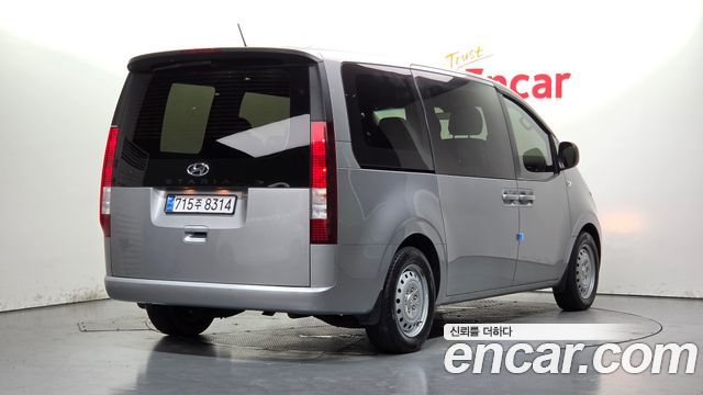 Hyundai Staria 2022 — photo 2