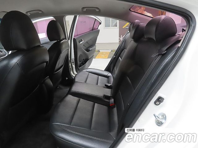 Kia K3 2013 — photo 9