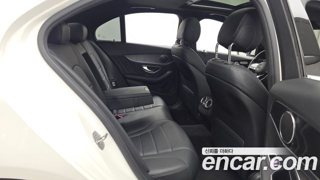Mercedes-Benz C-Class 2019 — photo 12