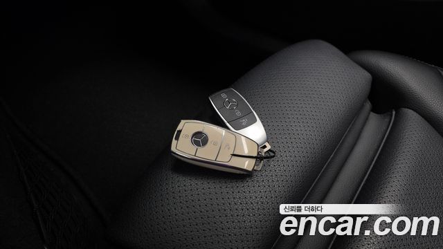 Mercedes-Benz C-Class 2019 — photo 18