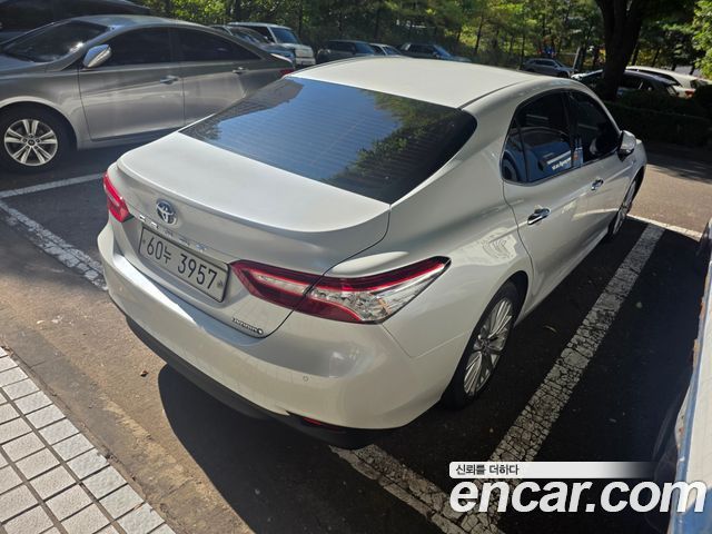 Toyota Camry 2018 — photo 2