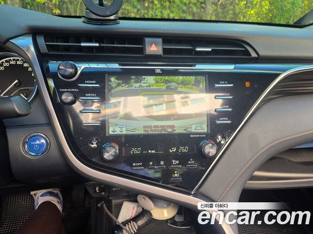 Toyota Camry 2018 — photo 9