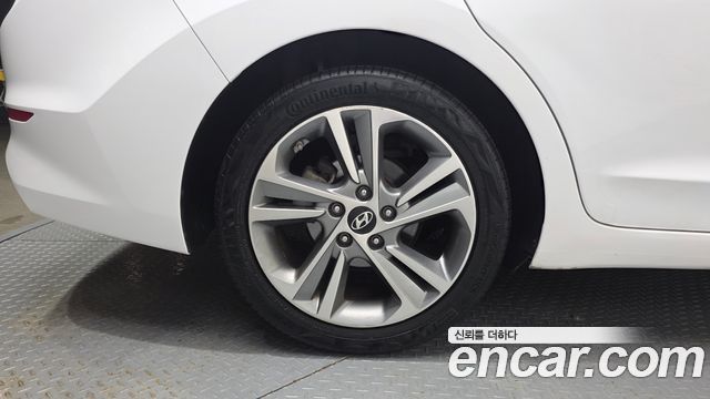 Hyundai AVANTE 2017 — photo 5