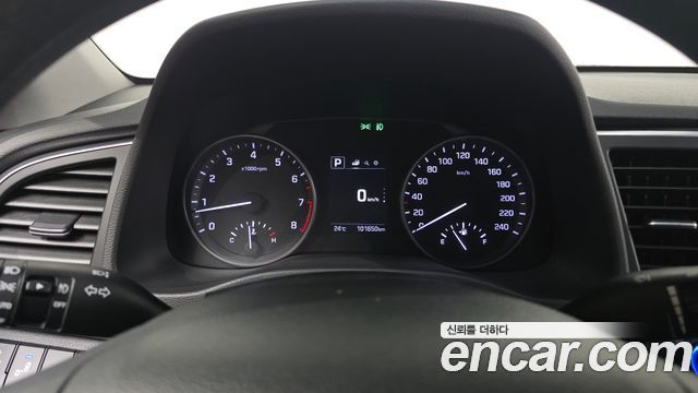 Hyundai AVANTE 2017 — photo 8