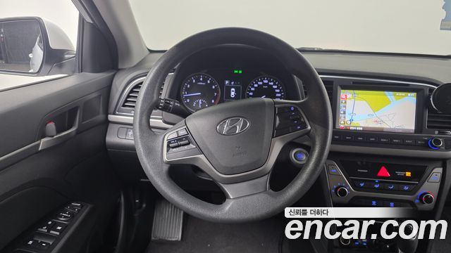 Hyundai AVANTE 2017 — photo 13