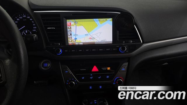 Hyundai AVANTE 2017 — photo 14