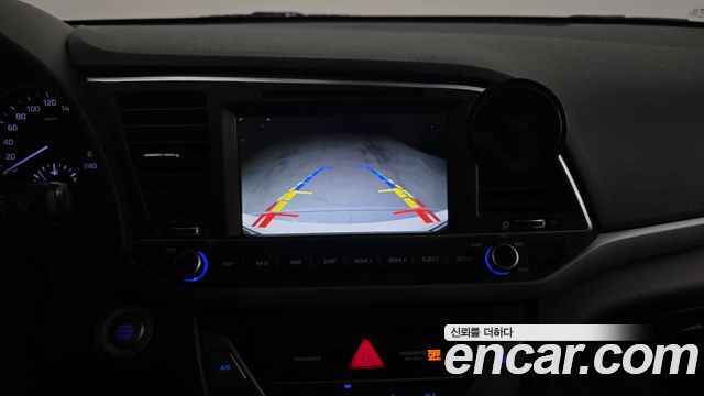 Hyundai AVANTE 2017 — photo 15